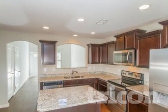 1093 Neeleys Bend E in Spring Hill, TN - Foto de edificio - Building Photo