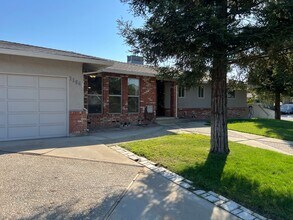 1164 Sapphire Way in Manteca, CA - Building Photo - Building Photo