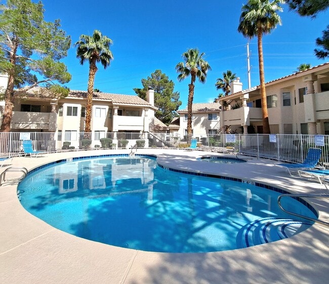 929 Sulphur Springs Ln in Las Vegas, NV - Foto de edificio - Building Photo