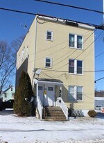 211 Winnikee Ave in Poughkeepsie, NY - Building Photo