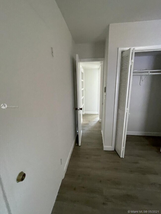 2734 SW 30th Ct-Unit -3 in Miami, FL - Building Photo - Building Photo