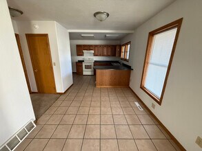 403 W 3rd St in Sanborn, IA - Building Photo - Building Photo