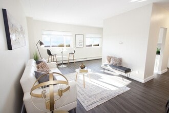 2075 Portage Apartment in Winnipeg, MB - Building Photo - Building Photo