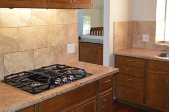 1005 Drake Ct in San Carlos, CA - Building Photo - Building Photo