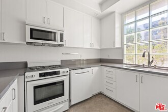 1131 N Formosa Ave in West Hollywood, CA - Building Photo - Building Photo