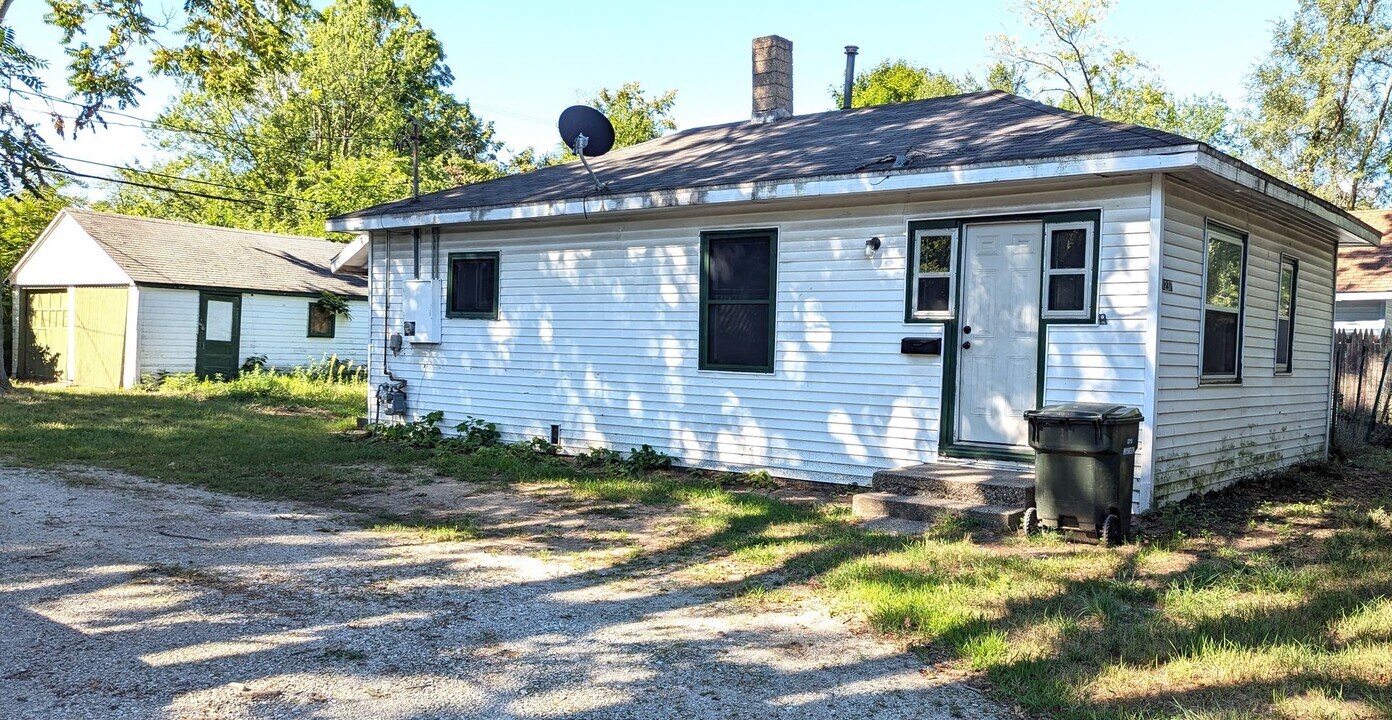 1237 Francis Ave in Muskegon, MI - Building Photo