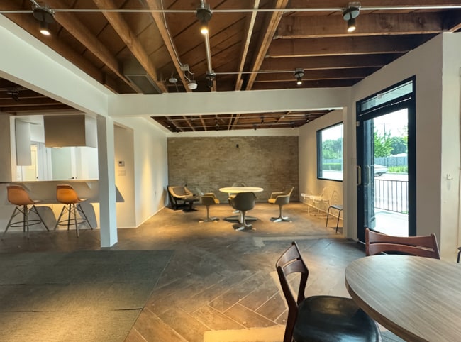 property at 5277 W Jefferson Blvd