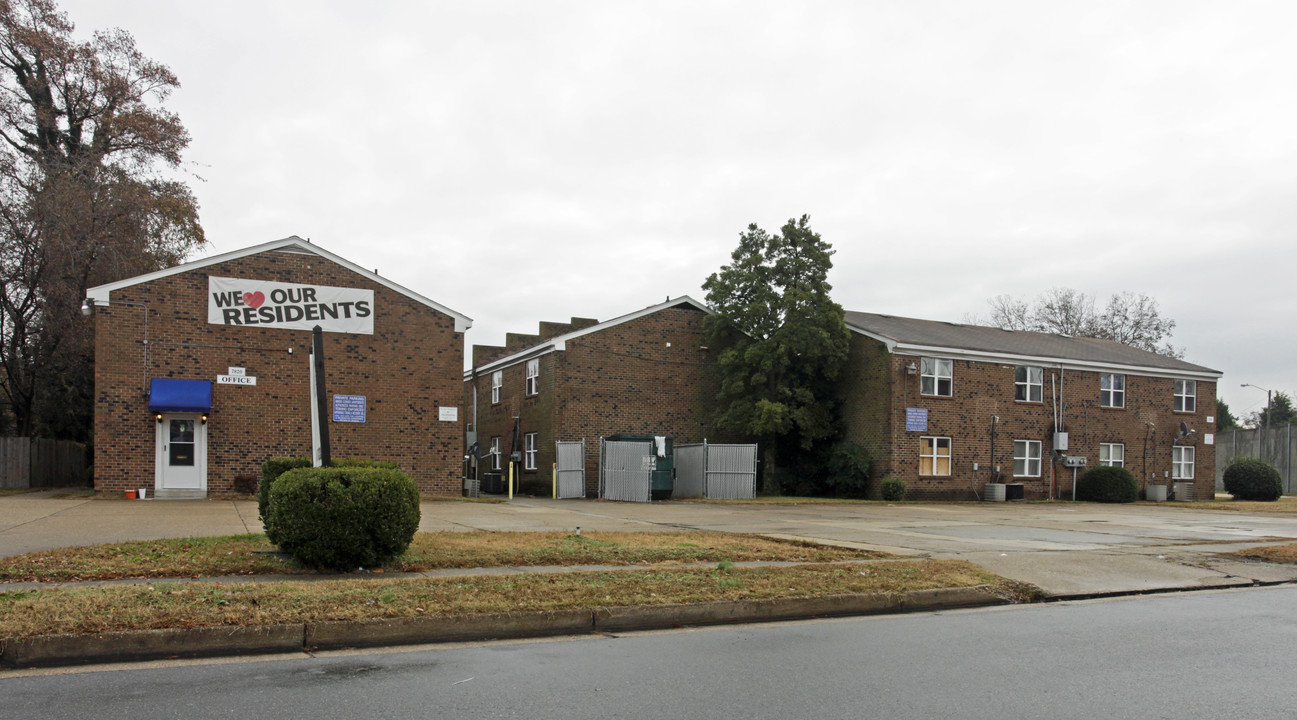 Wards Corner Apartments in Norfolk, VA - Building Photo