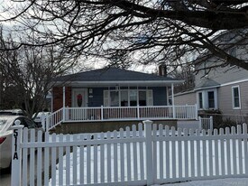 511A 6th St in East Northport, NY - Building Photo