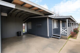 123 Stavena Rd in Wharton, TX - Building Photo