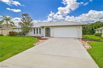 634 SE 32nd St in Cape Coral, FL - Building Photo - Building Photo