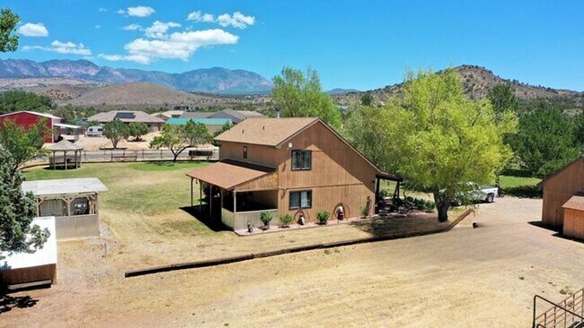 825 N Horsemans Pk Dr in Dammeron Valley, UT - Building Photo - Building Photo