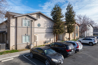 Pacheco Luxury Townhomes in Bakersfield, CA - Building Photo - Building Photo