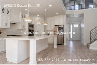 10988 S Rasor Dune Dr in South Jordan, UT - Building Photo - Building Photo