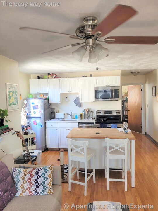217 Holland St, Unit #3B in Somerville, MA - Foto de edificio