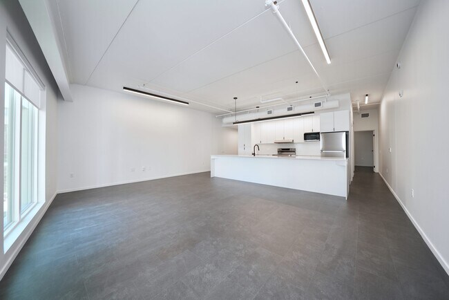 127 Bannatyne Av in Winnipeg, MB - Building Photo - Building Photo