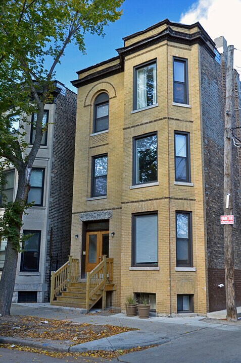 850 W Fletcher St in Chicago, IL - Building Photo