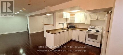 1056 Wayne Dr in Newmarket, ON - Building Photo - Building Photo