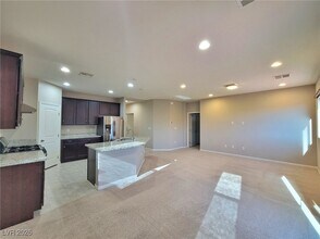 5652 Redwood St in Las Vegas, NV - Building Photo - Building Photo