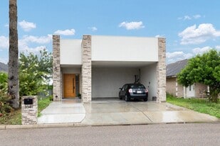 2041 Lake View Dr in Mission, TX - Building Photo