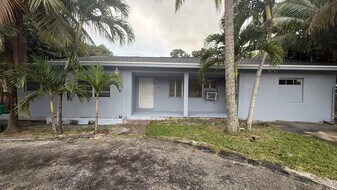 1124 NW 112th Terrace in Miami, FL - Building Photo