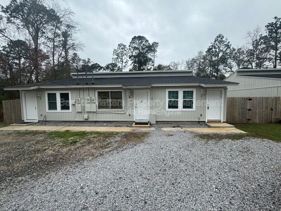 481 N Fairfield Dr in Pensacola, FL - Building Photo