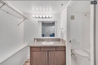 The Residences at Windsor in Charlotte, NC - Foto de edificio - Building Photo