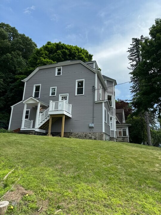 301 E Main St in Mt Kisco, NY - Building Photo