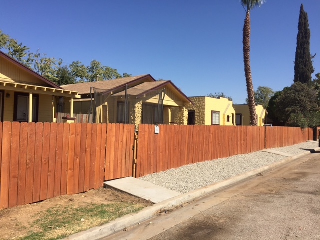 1720 Oregon St in Bakersfield, CA - Foto de edificio - Building Photo