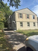 52 Willow Dr in Youngstown, OH - Building Photo