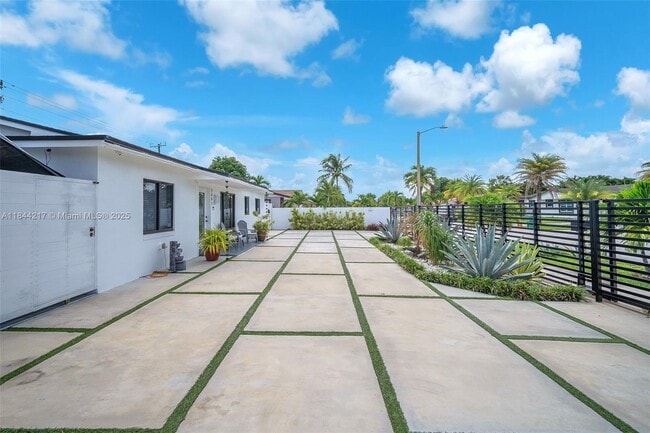 5001 NW 190th St in Miami Gardens, FL - Building Photo - Building Photo