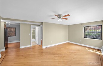 7608 N Rogers Ave in Chicago, IL - Building Photo - Building Photo