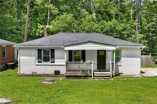 2931 Diana Dr SW in Atlanta, GA - Building Photo