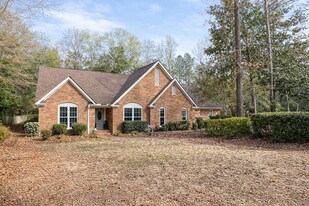 213 Falcon Crest in Warner Robins, GA - Building Photo