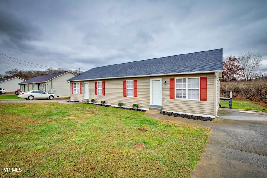 754 Old Stage Rd in Church Hill, TN - Building Photo