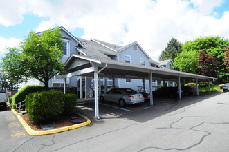 95th Court Apartments in Redmond, WA - Foto de edificio - Building Photo