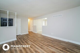 409 N E Sharon St in Lee's Summit, MO - Foto de edificio - Building Photo