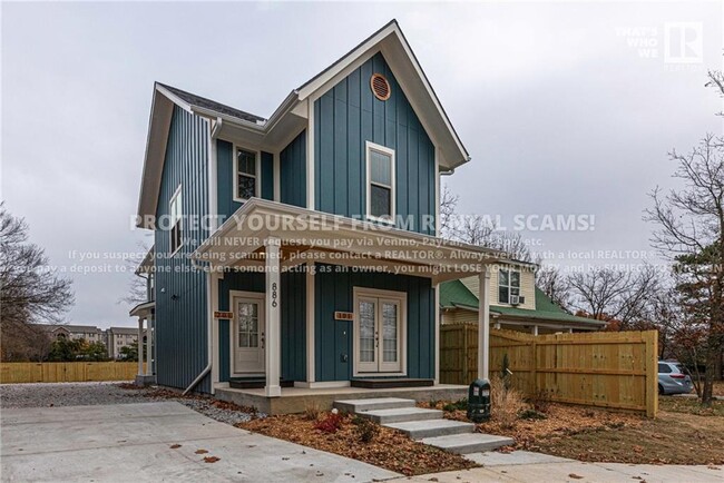 886 S Hill Ave in Fayetteville, AR - Building Photo - Building Photo