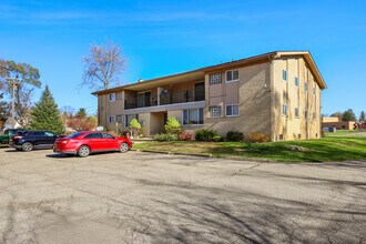 Sibley Apartments in Howell, MI - Building Photo - Building Photo