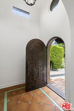 435 Westmount Dr in West Hollywood, CA - Building Photo - Building Photo