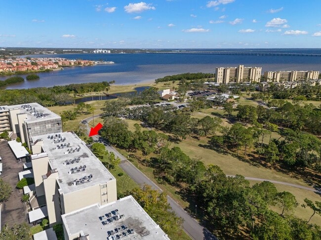 2700 Cove Cay Dr in Clearwater, FL - Building Photo - Building Photo
