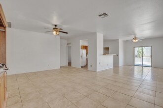 1476 E Avenida Grande in Casa Grande, AZ - Foto de edificio - Building Photo