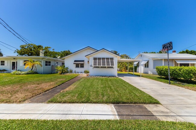 229 Woodland Ave in Daytona Beach, FL - Building Photo - Building Photo