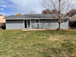 1559 SW 33rd St in Redmond, OR - Building Photo - Building Photo