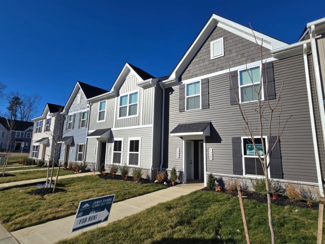 532 Destination Way, Unit A in Sandston, VA - Foto de edificio - Building Photo