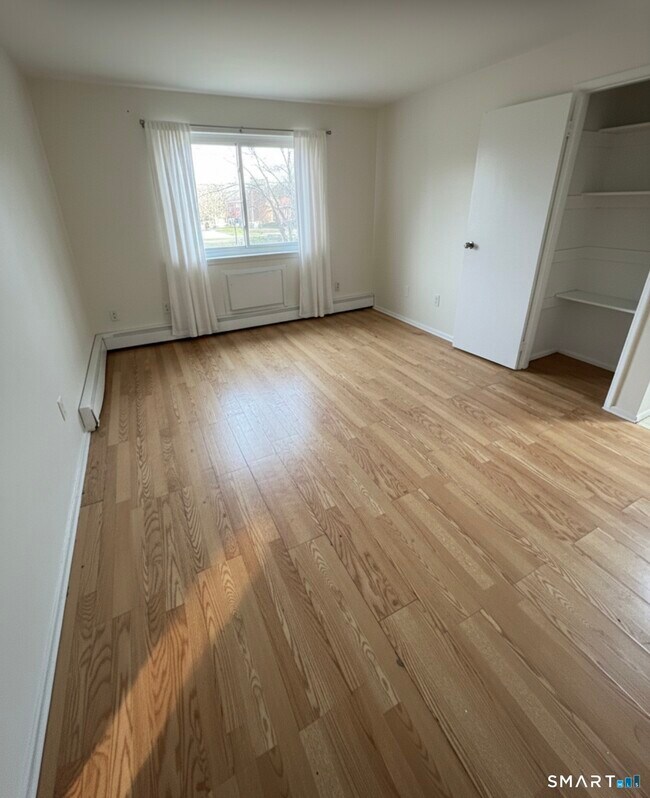 129 Black Rock Ave in Bridgeport, CT - Building Photo - Building Photo