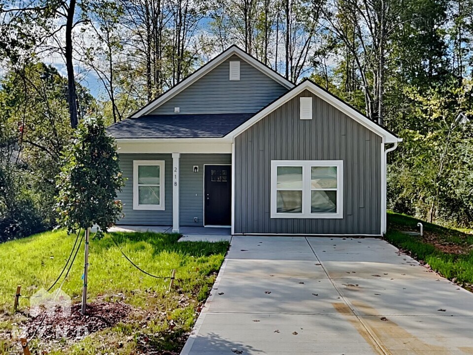 218 E Boston Ave in Bessemer City, NC - Building Photo