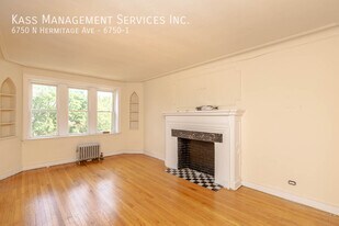 6750 N Hermitage Ave in Chicago, IL - Building Photo