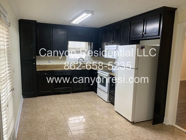 125 Bay Ct Dr in Stockbridge, GA - Building Photo - Building Photo