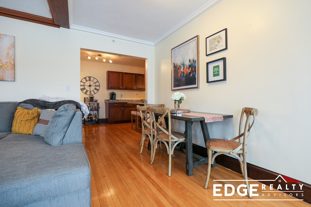 35 Henshaw St in Boston, MA - Building Photo